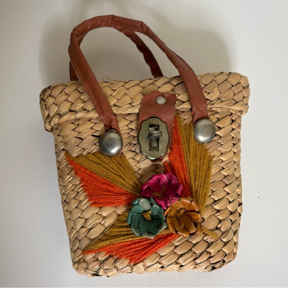 VINTAGE Mexican Tourista Hand Woven Straw Mini Bag Basket turn lock - Picture 1 of 10